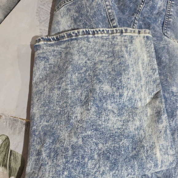 Women's High Rise Acid Wash Jeans - Picture 11 of 14